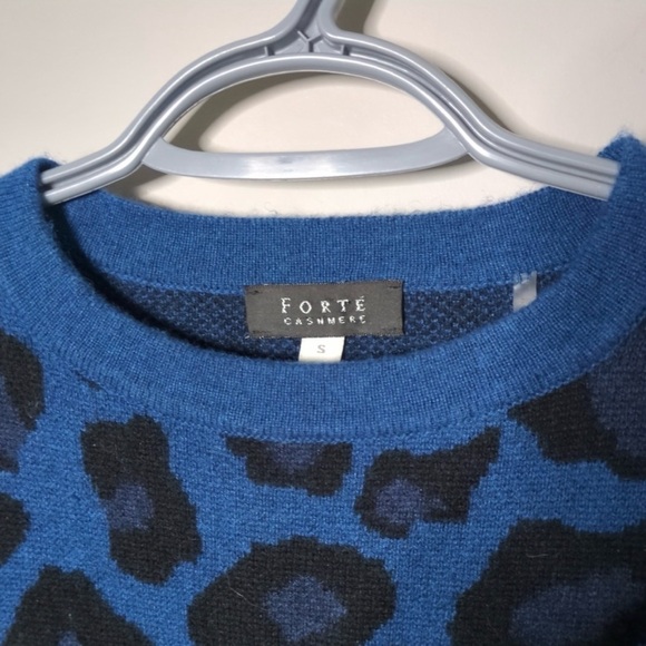 💯% Cashmere Forte Blue Leopard Print Crewneck Sweater - Women (small) - Picture 3 of 5